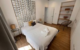 2-Br Gem In Gibraltar'S Heart