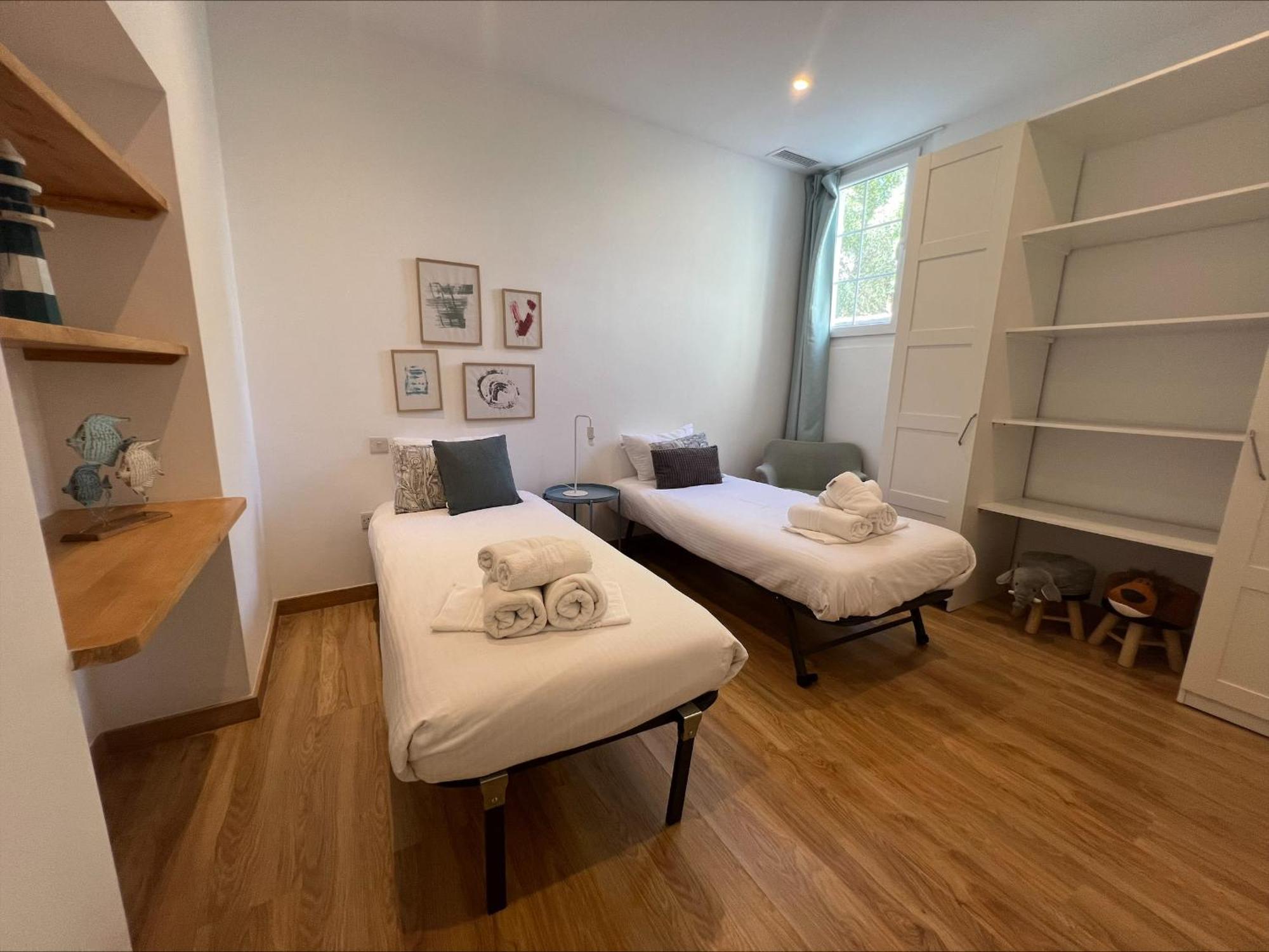 2-Br Gem In Gibraltar'S Heart Apartment Exterior photo