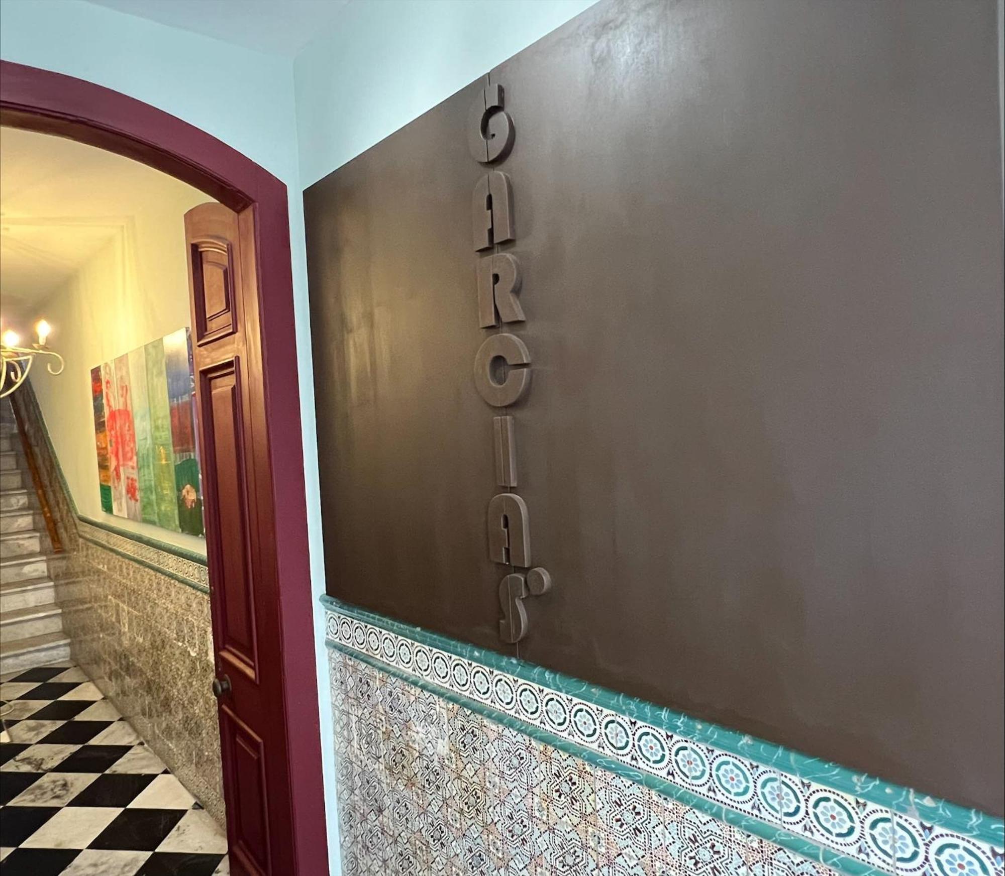 2-Br Gem In Gibraltar'S Heart Apartment Exterior photo